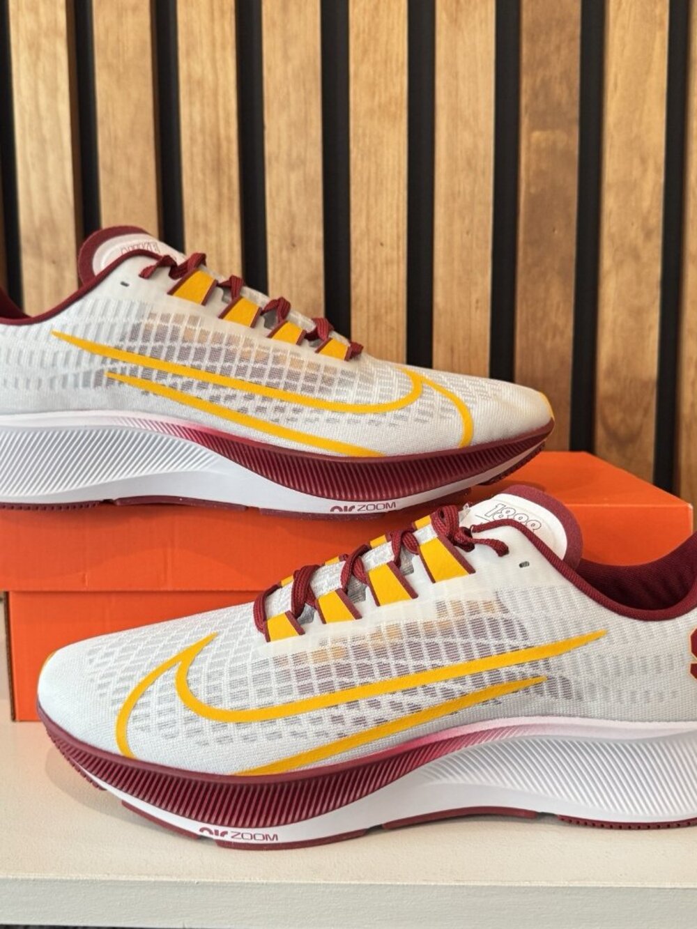 SIZE 11.5 MEN - Nike Pegasus 37 USC Trojans White Red Yellow Football CZ5396 100